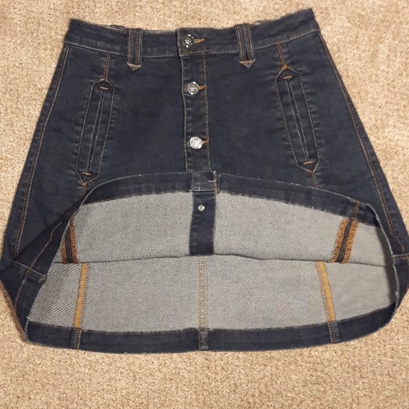 Bebe Dark Wash Denim Jean Mini Skirt, Size 6 - Picture 6 of 6